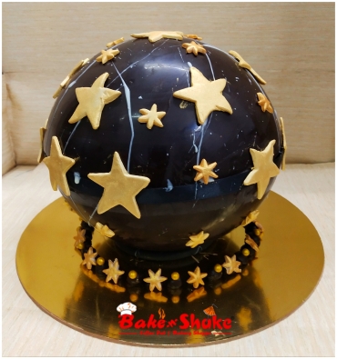BIG PINATA CAKE WITH GOLDEN STARS