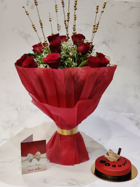 RED VELVET CAKE WITH RED ROSES BOUQUET 