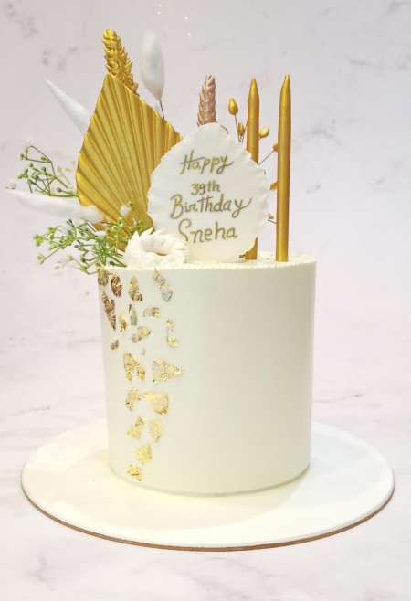 WHITE AND GOLDEN THEME CAKE