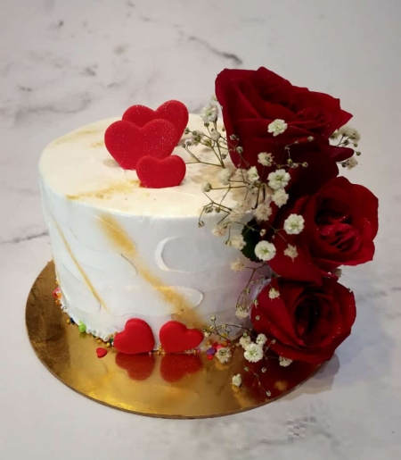 RED HEART AND RED ROSES CAKE